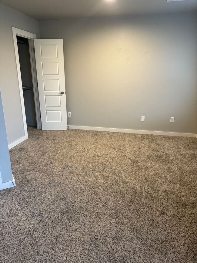 Building Photo - 1/2 off first month! 3 bedroom, 2.5 bathroom, 1 car garage
