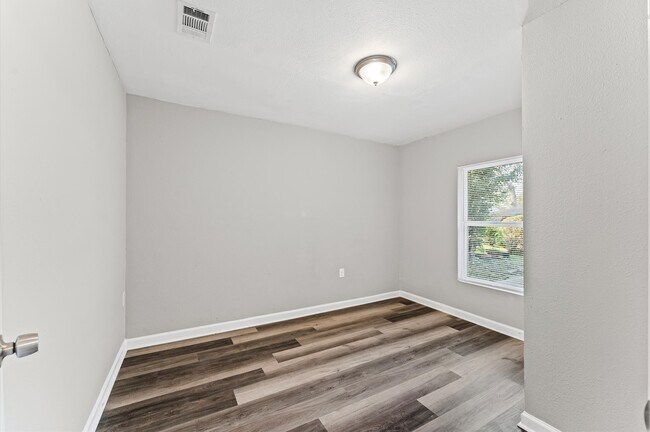 Building Photo - 3034 Akard St