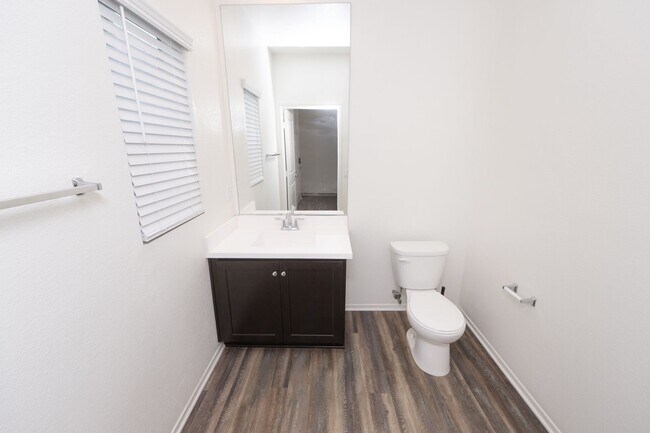 Building Photo - Amazing 3 Bedroom Condo available now! Totally loaded unit, schedule a tour today!