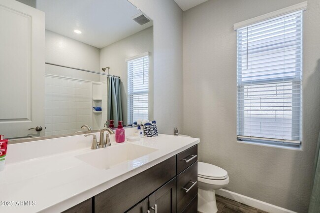 Building Photo - 9935 E Thornbush Ave