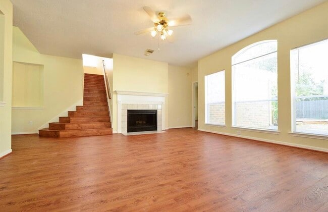 Building Photo - 15410 Oak Lake Glen Dr