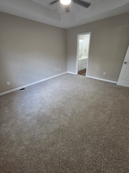 Building Photo - 4909 Orchard Hill Dr