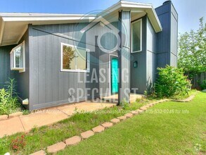 Building Photo - 2 Bed 2 Bath Garden Home in SW OKC's The R...