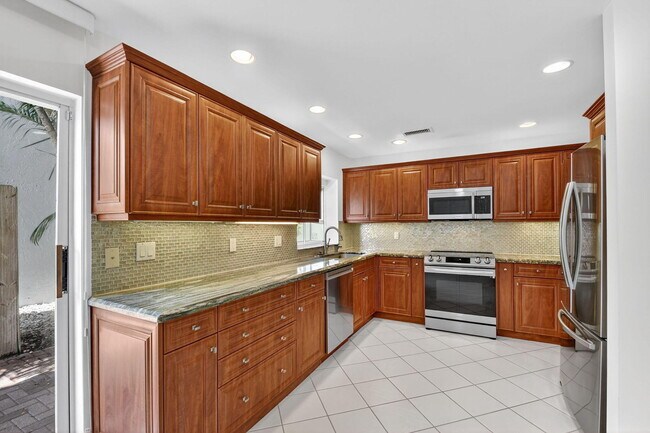 Building Photo - 11570 Briarwood Cir