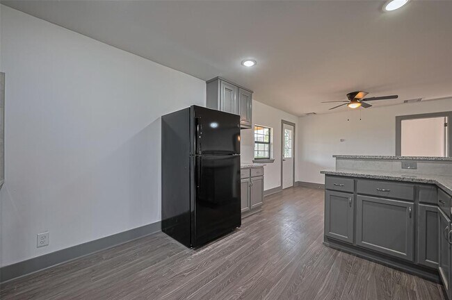 Building Photo - 22334 FM 762 Rd