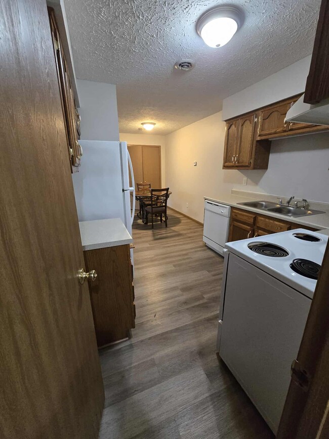 Building Photo - 115 Holly Dr