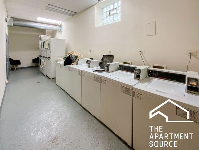 Building Photo - 3918 N Pine Grove Ave