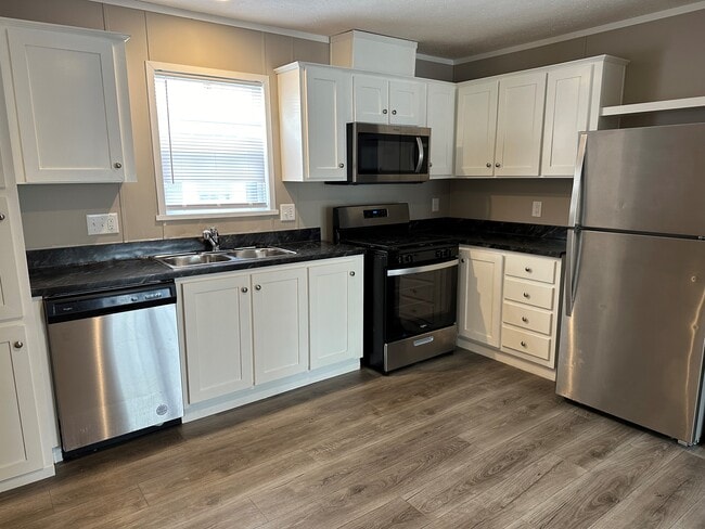 Building Photo - 38 Canal Dr