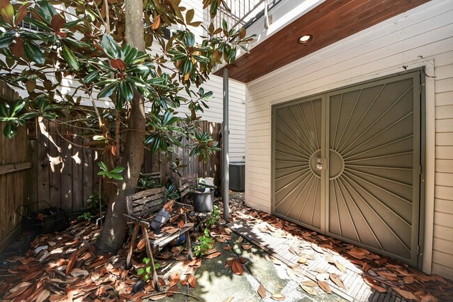 Building Photo - 1822 Southmore Blvd