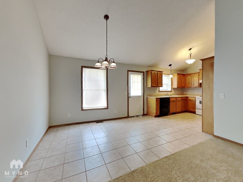 Building Photo - 528 N Claremont Pl