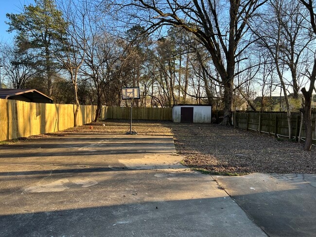 Building Photo - 32 Brentwood Dr