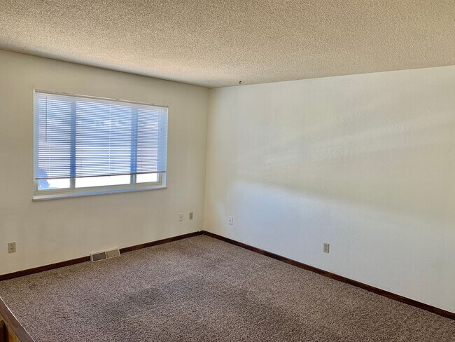 Building Photo - 2908-2910 14th Avenue Court