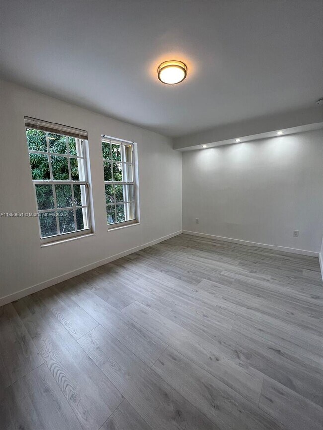 Building Photo - 1336 SW 14th St