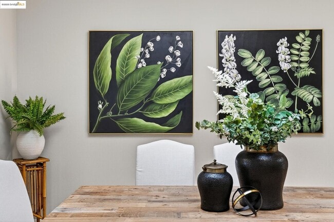 Building Photo - Four Bedroom Home with Panoramic Views