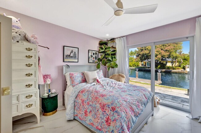 Building Photo - 1981 Coral Gardens Dr