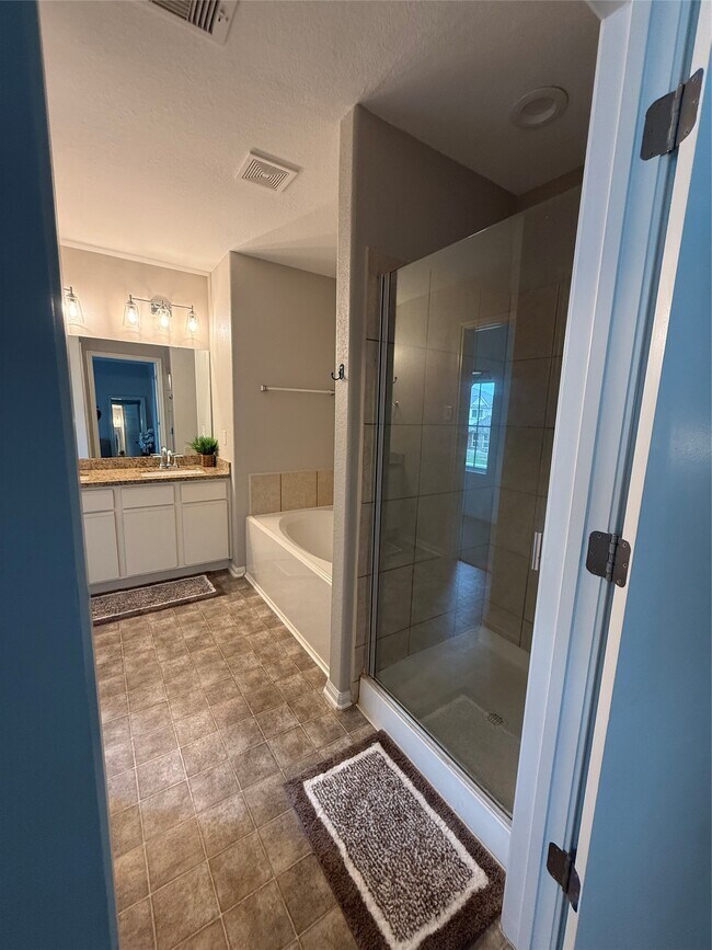 Building Photo - 23603 Legacy Oak St