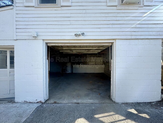 Building Photo - 1820 Tunnel Blvd