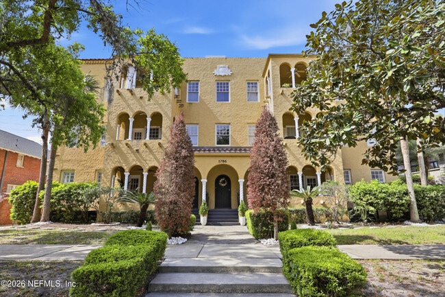 Building Photo - 1786 Challen Ave