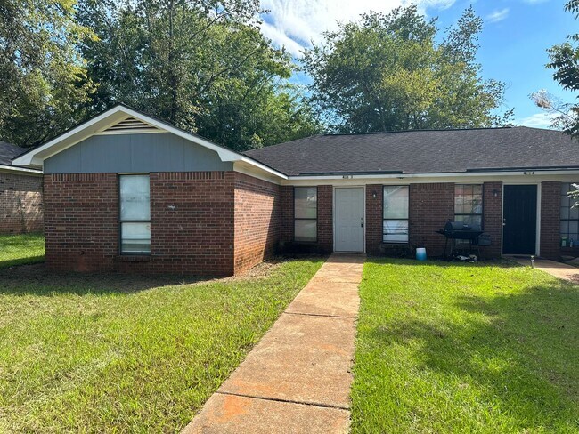 Primary Photo - 411 Station Crossing Dr