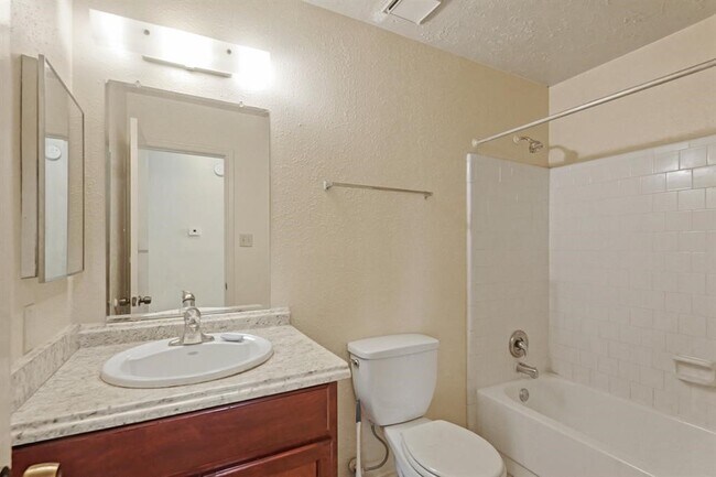 Building Photo - 8731 Croteau Dr