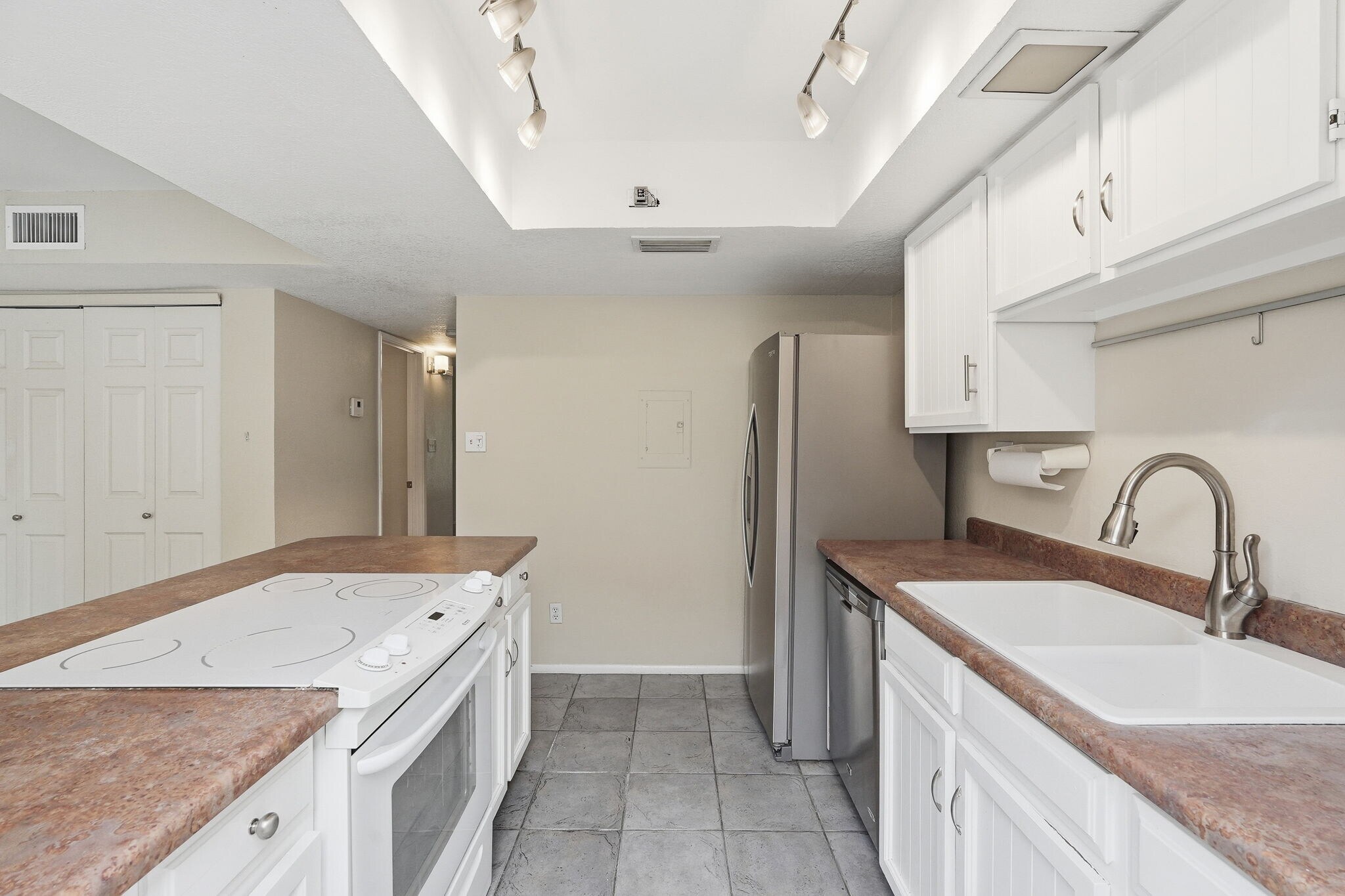 Building Photo - 31 W Pasadena Ave