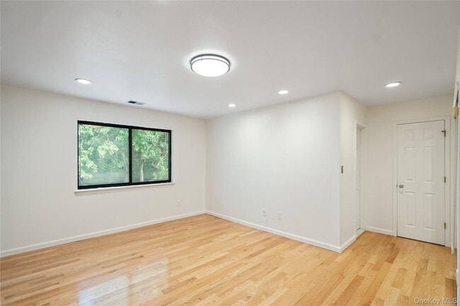 Building Photo - 236 Hamlet Dr