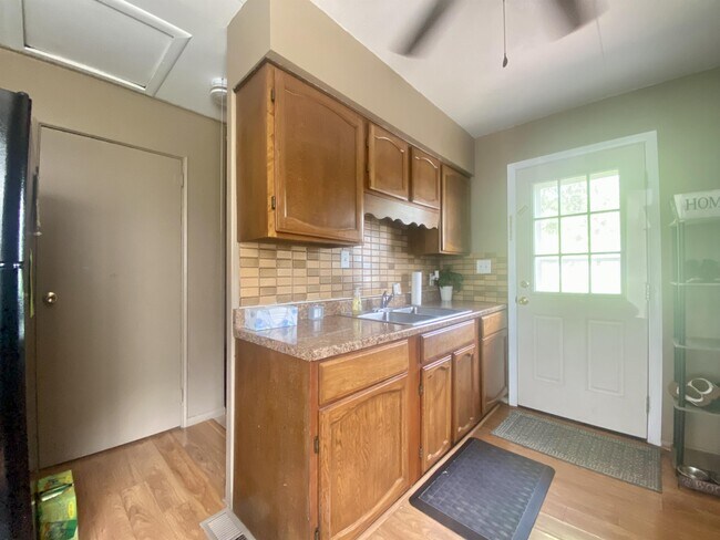 Building Photo - 1117 Kay Pkwy