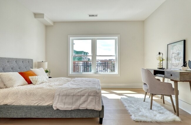 Building Photo - 62 Foundry St