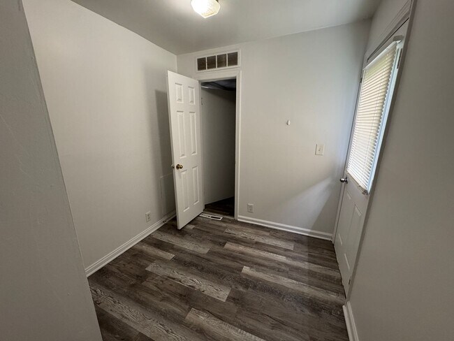 Building Photo - Greenwood 3 Bedroom 2 Bath