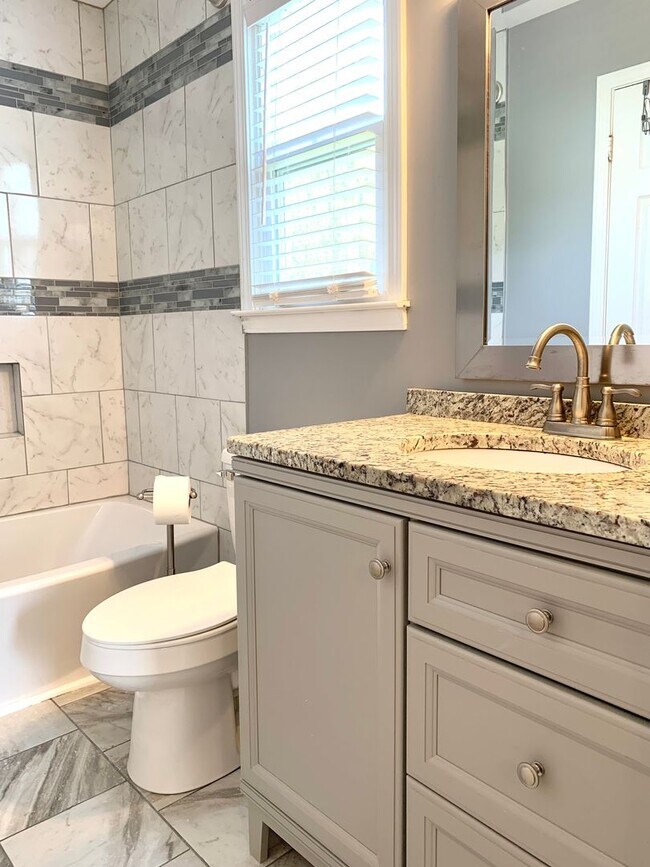 Building Photo - 212 Bradley Ct