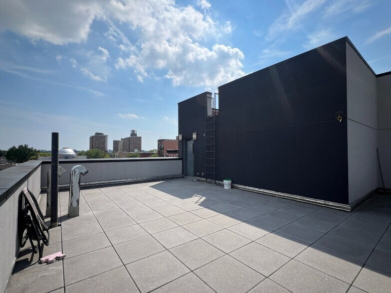 Building Photo - Myrtle Avenue