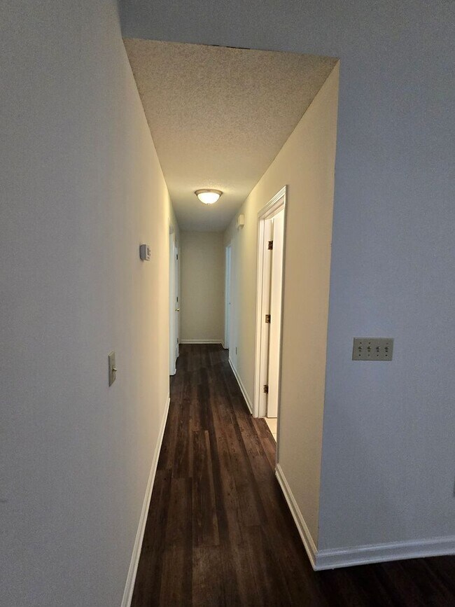 Building Photo - 3 Bedroom 2 Bath at Chimney Lakes