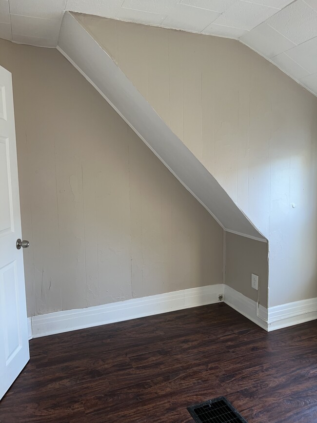 Building Photo - 367 Hawley St