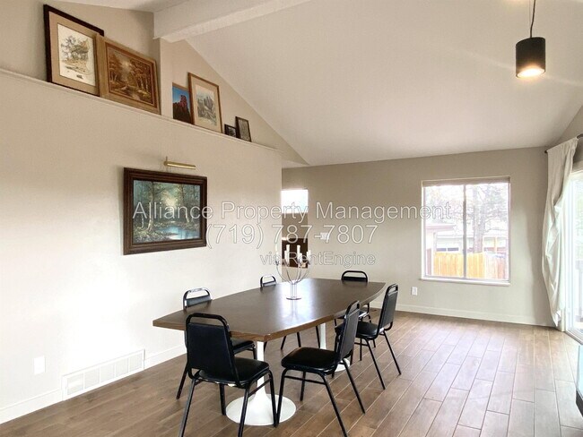 Building Photo - 2168 Wildwood Dr
