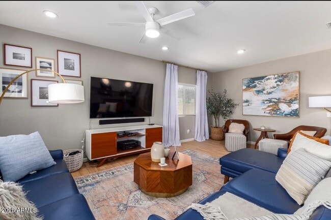 Building Photo - 155 W Jamaica Pl