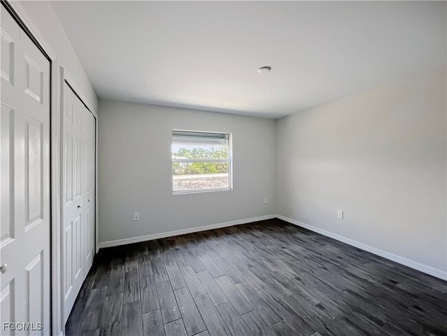 Building Photo - 1304 W 12th St