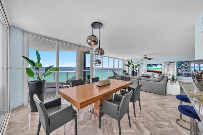 Building Photo - 16425 Collins Ave