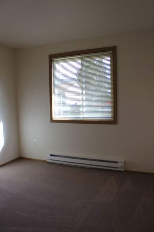 Building Photo - 262 NE 34th Pl