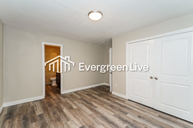 Building Photo - 2805 Walker St