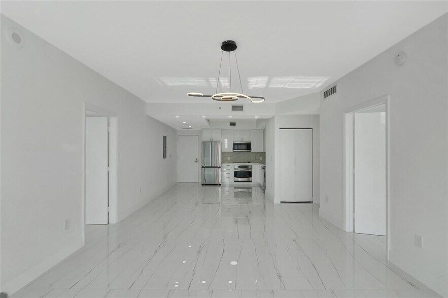 Building Photo - 90 SW 3rd St