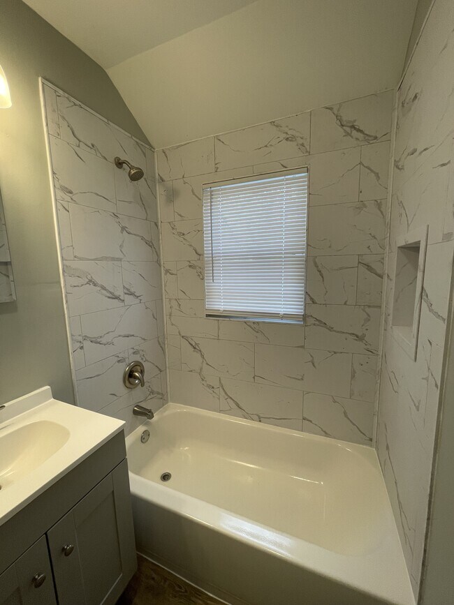 Building Photo - 311 Marshall St