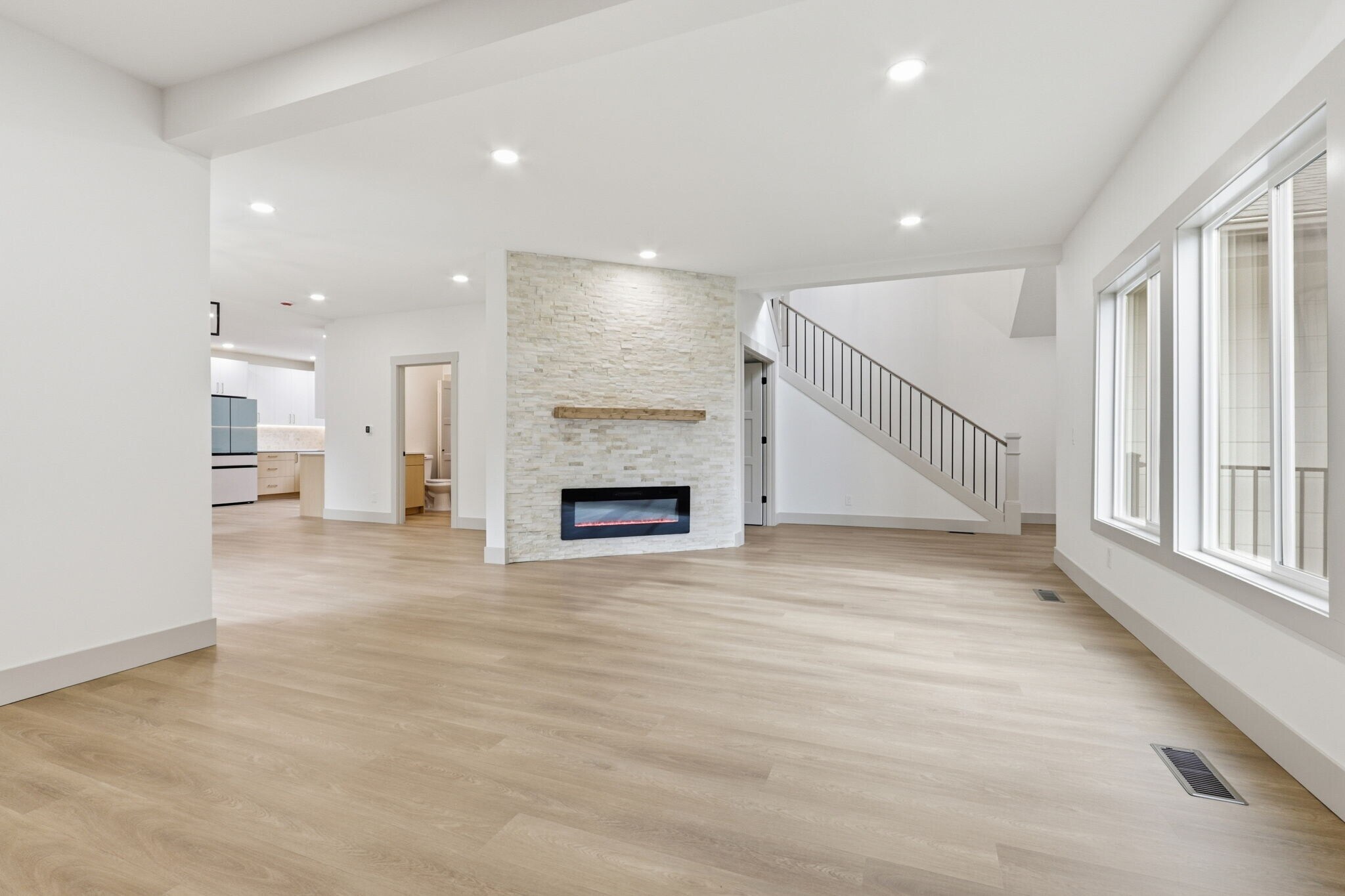 Building Photo - 437 NE Fargo St