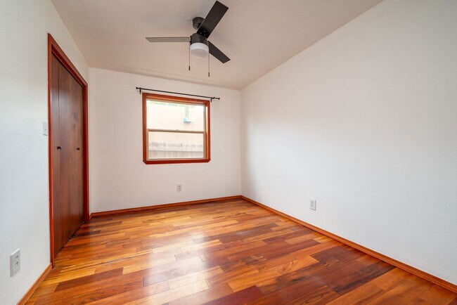 Building Photo - 2911 Avenida Alamosa