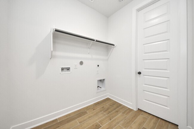 Building Photo - 20926 White Rock Crk Dr