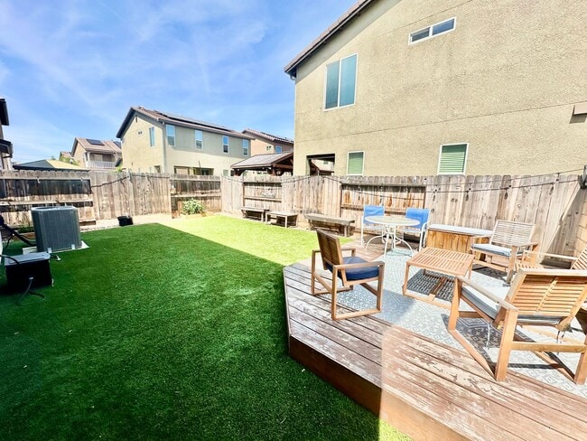 Building Photo - Newly Built 3/2.5 Bonadelle Home in Riverstone Community
