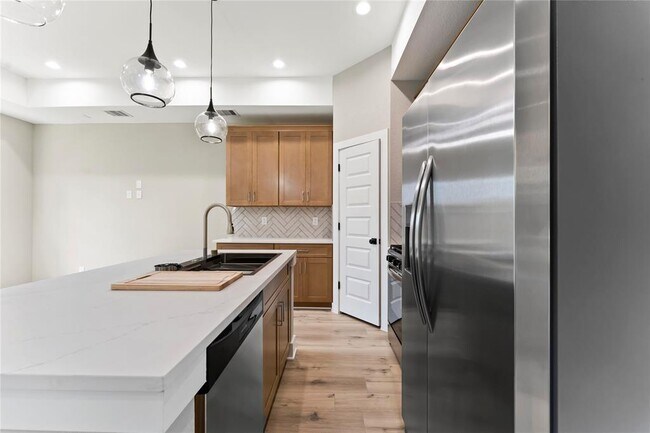 Building Photo - 9227 Ashville Dr