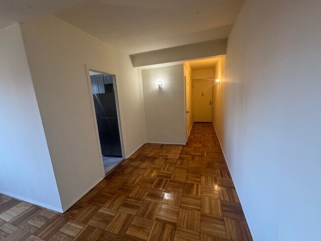 Building Photo - 1925 McGraw Ave