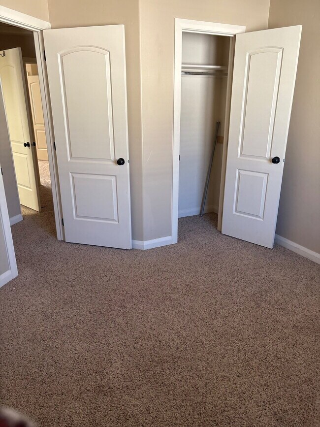 Building Photo - "Charming 3-Bed Townhouse in Cedar City – Spacious 1365 Sq Ft with 2.5 Baths!"