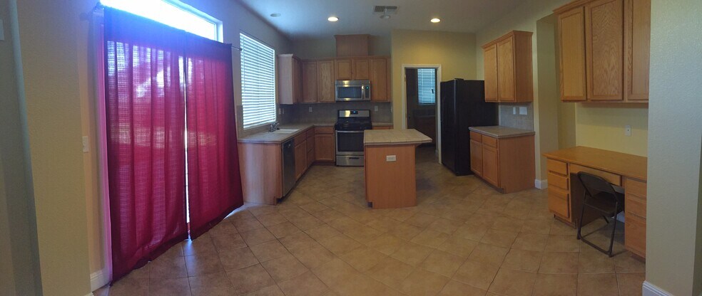 Building Photo - 2141 Buck River St