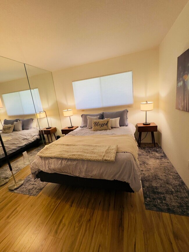 Building Photo - 2801 Los Felices Cir E